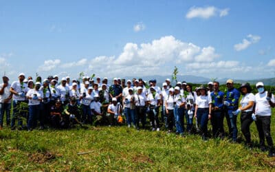 Jornada de reforestación en el clausurado vertedero de Soto, La Vega
