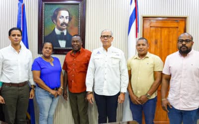 ECO5RD y el alcalde del municipio La Caleta, Maximo Soriano