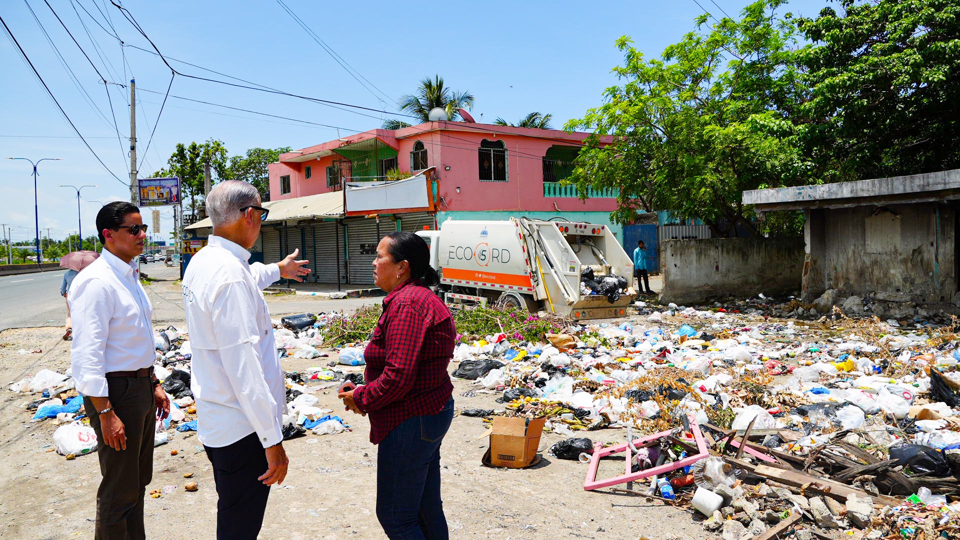 trabajamos en Boca Chica en la recolección de residuos