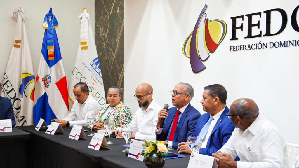 (Fedomu) y Eco5RD firman un acuerdo de colaboración interinstitucional