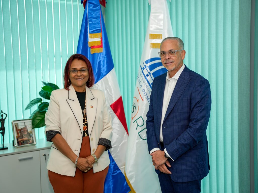Director Carlos Pellerano recibió la visita de la Gobernadora de la Provincia de Samaná.